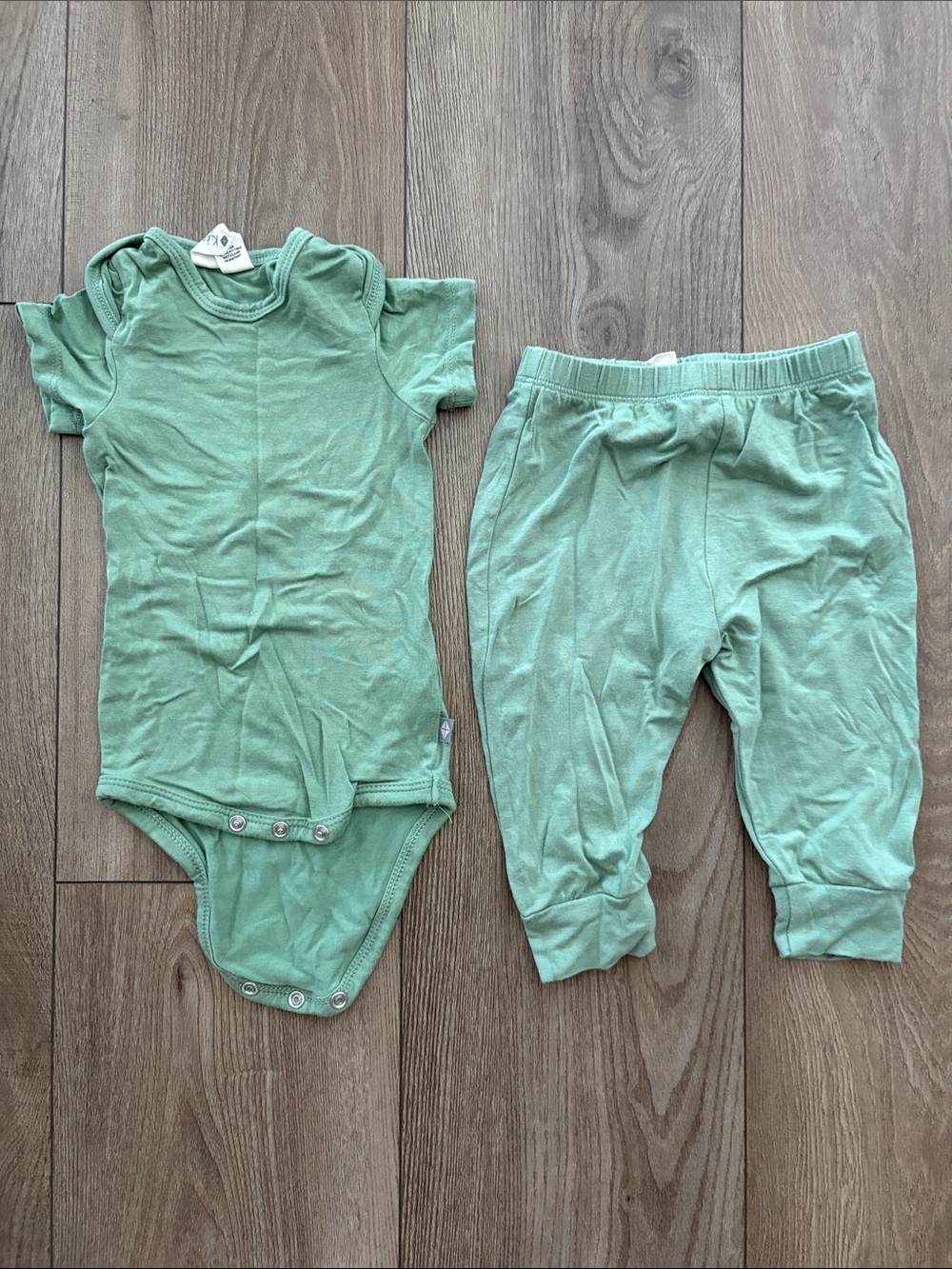 Kyte BABY Mint Green Baby Bodysuit and Pants Matching Set
